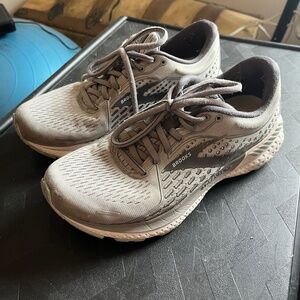 Women’s Brooks Adrenaline 21 shoes